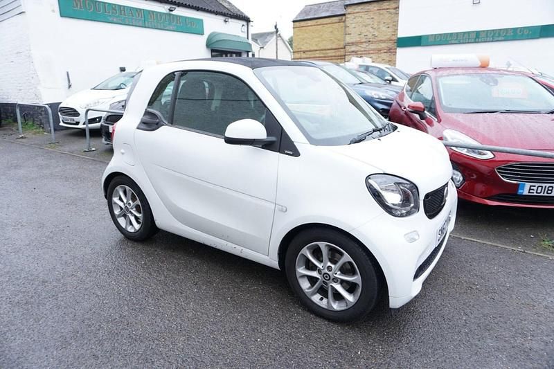 White Used 2017 Smart ForTwo Coupé Passion Coupe | £6,677 (Fair price) - Image 1/4