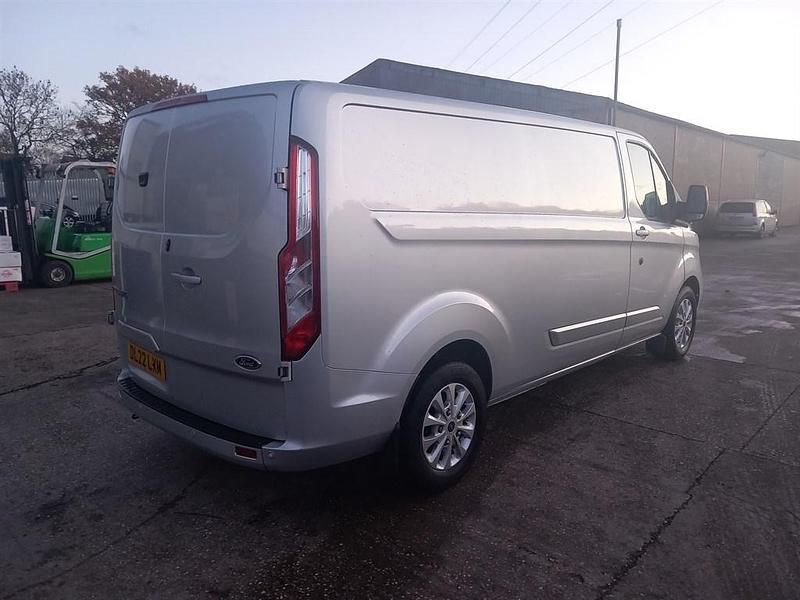 Begagnad Ford Transit Custom Limited 130 HK (95 kW) 2022 Silver Van