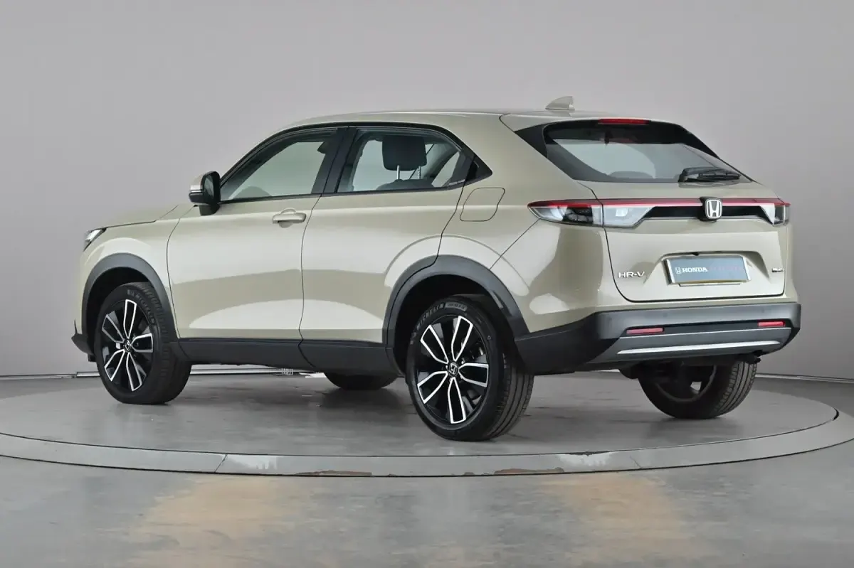 Used Honda HR-V Elegance 131 HP (96 kW) 2023 Beige SUV