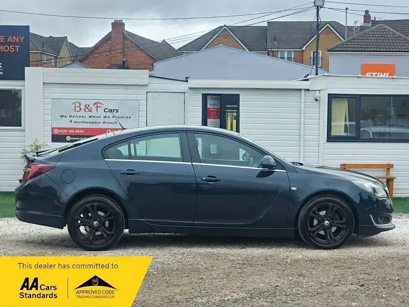 Used Vauxhall Insignia Edition 163 HP (119 kW) 2014 Green Hatchback
