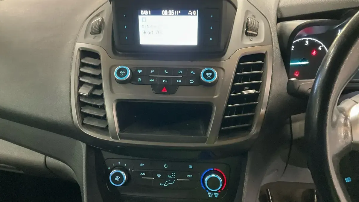 Used Ford Transit Connect Trend 100 HP (73 kW) 2022 White MPV