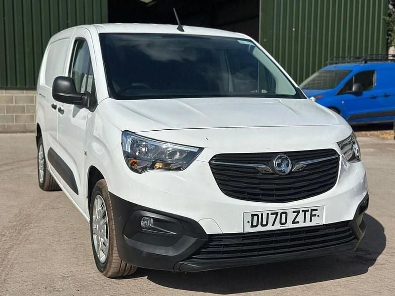 Second-hand Vauxhall Combo Edition 100 CP (73 kW) 2020 Alb Monovolum