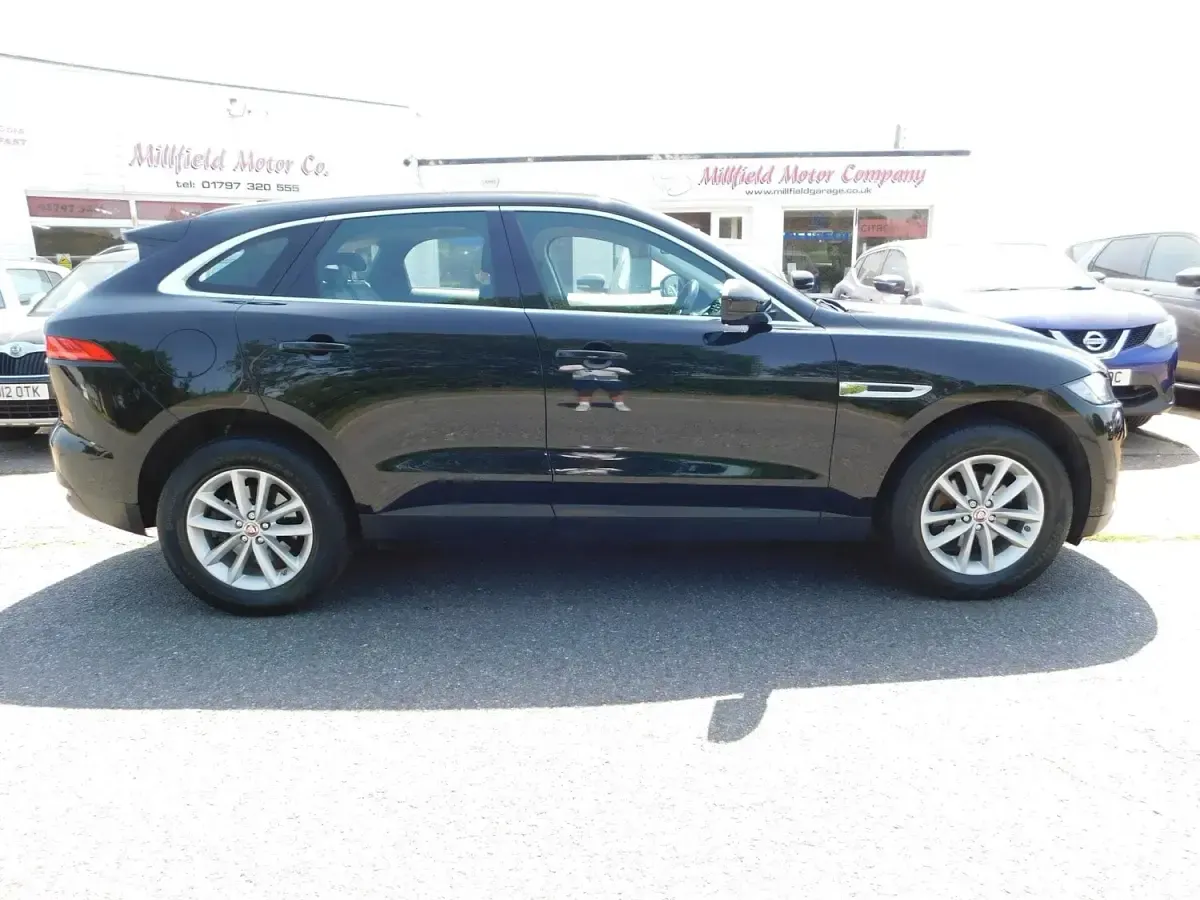 Used Jaguar F-Pace Prestige 180 HP (132 kW) 2017 Black SUV