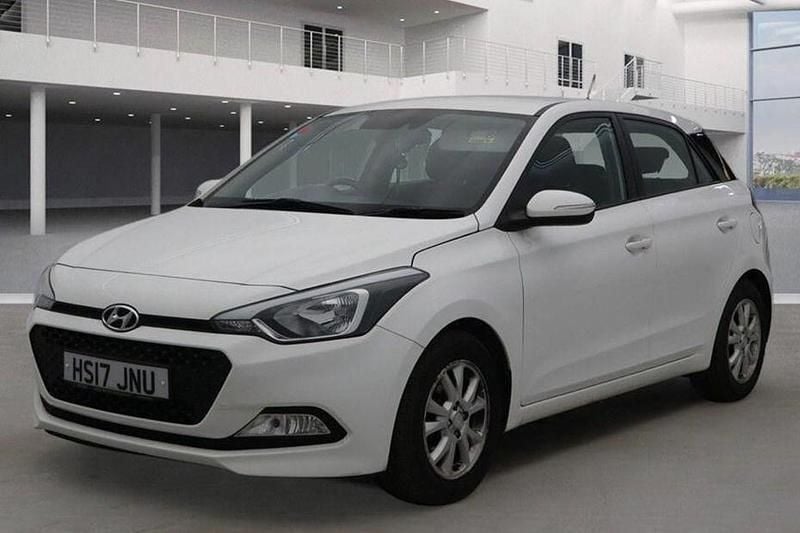 Used Hyundai i20 SE 100 HP (73 kW) 2017 White Hatchback
