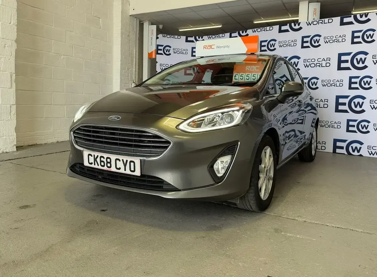 Begagnad Ford Fiesta Zetec 100 HK (73 kW) 2018 Grå Halvkombi