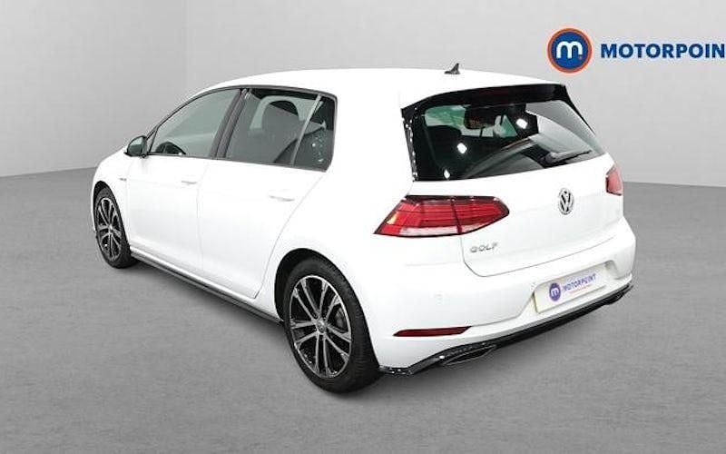 Begagnad VW Golf VII R-line 150 HK (110 kW) 2019 Vit Halvkombi