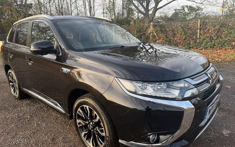 Used 2018 Mitsubishi Outlander P-HEV Estate | £11,995 (Good price) - Image 1/4