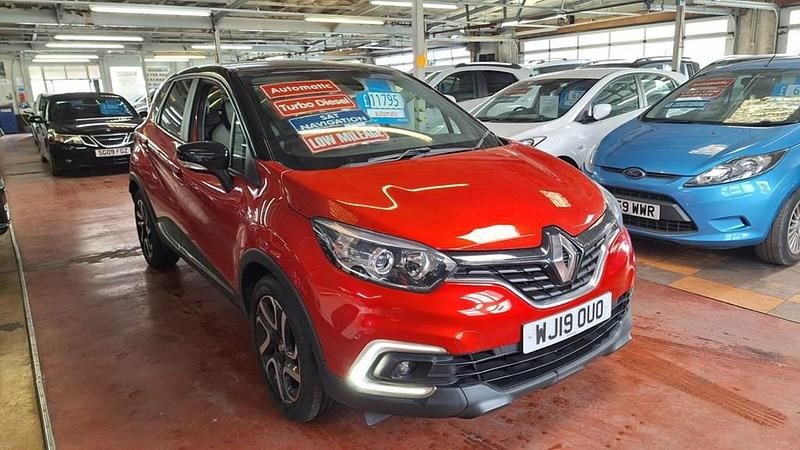 Second-hand Renault Captur Iconic 115 CP (84 kW) 2019 Roșu SUV