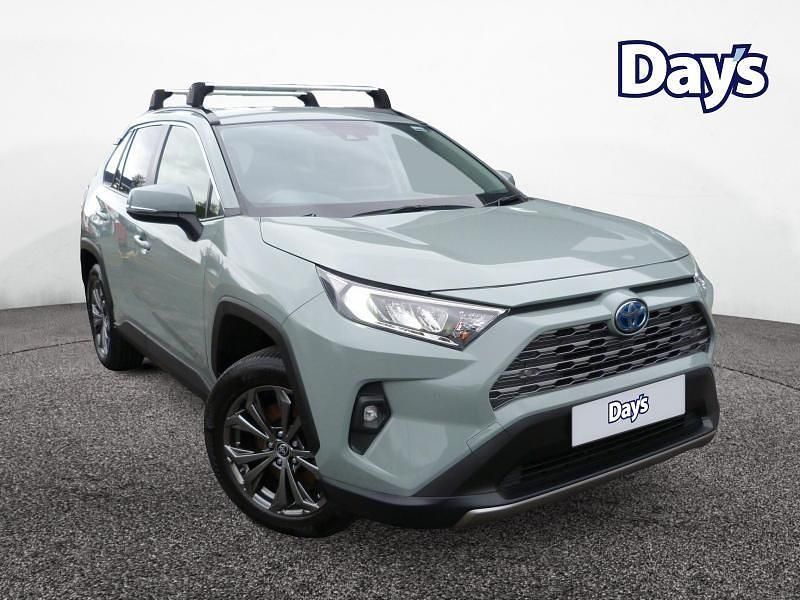 Green Used 2022 Toyota RAV4 Hybrid Design SUV | £23,995 (Super price) - Image 1/4