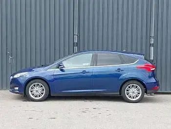 Second-hand Ford Focus Zetec 120 CP (88 kW) 2017 Albastru Hatchback