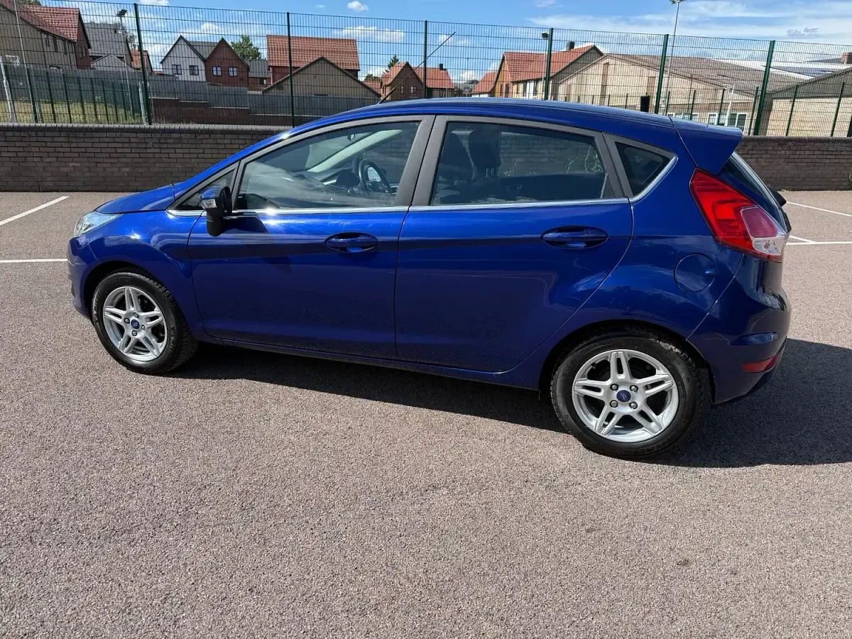 Used Ford Fiesta Zetec 82 HP (60 kW) 2014 Blue Hatchback