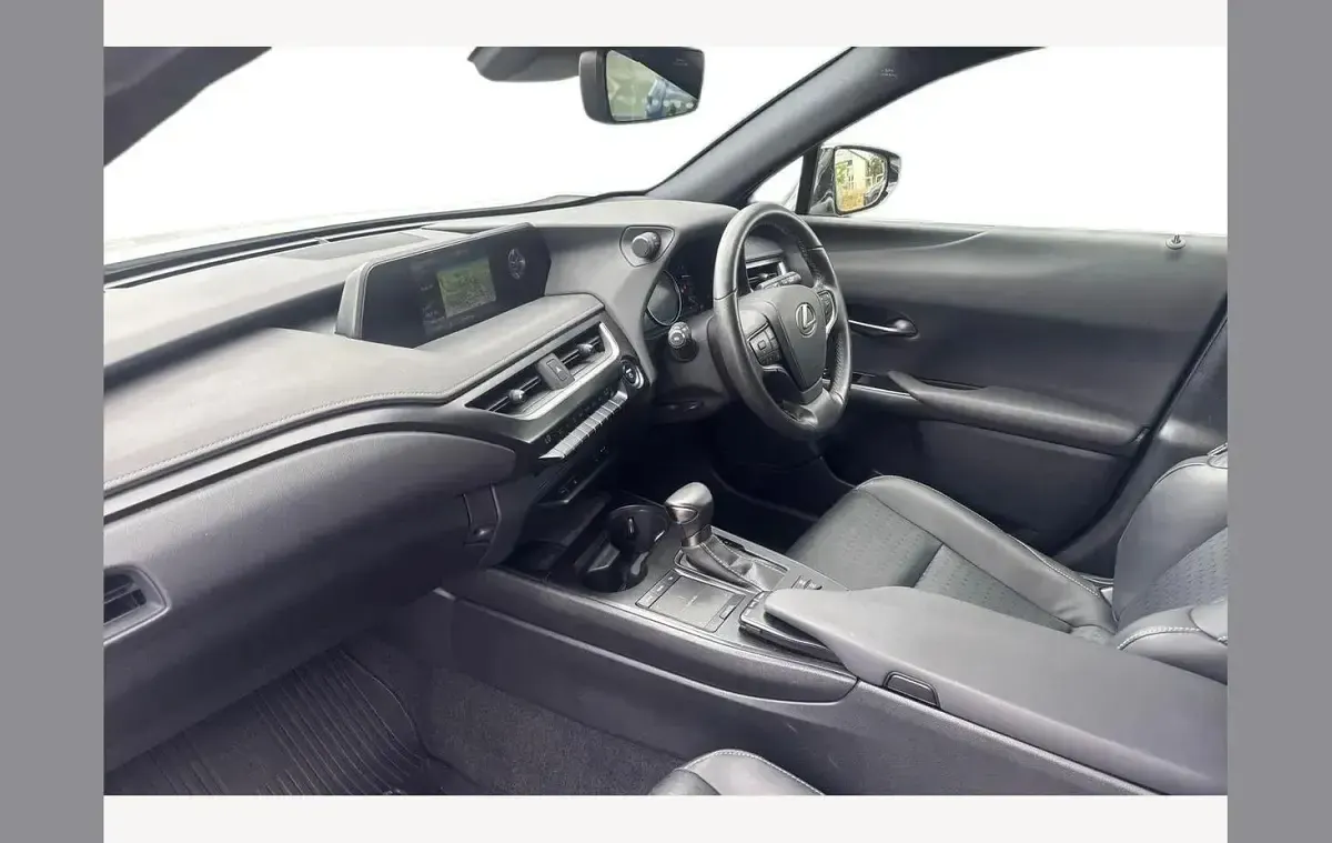 Used Lexus UX 250h 184 HP (135 kW) 2021 White SUV