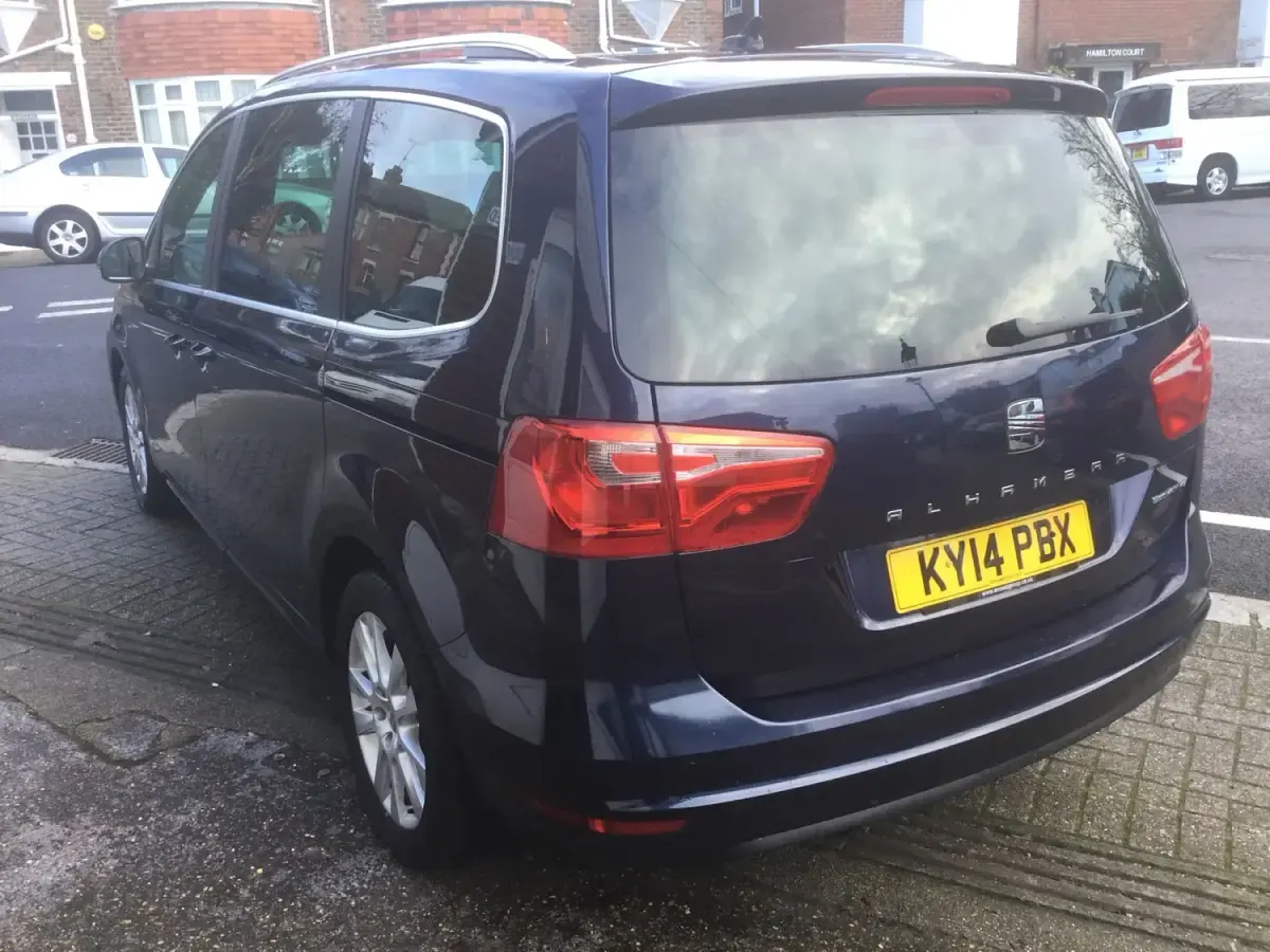 Usado Seat Alhambra Ecomotive 140 HP (102 kW) 2014 Azul Monovolume