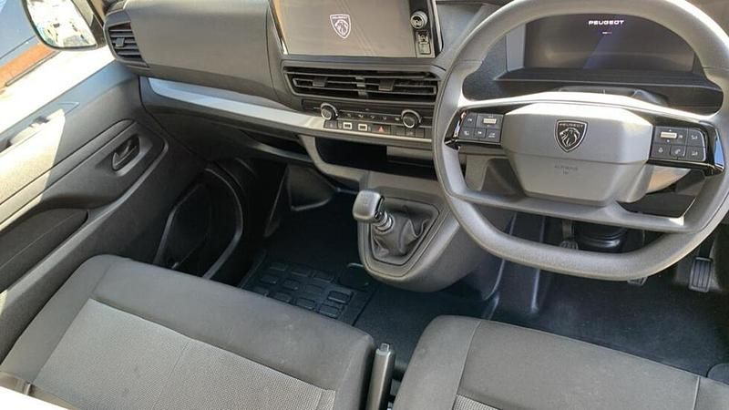 Used Peugeot Expert 143 HP (105 kW) 2025 White Van