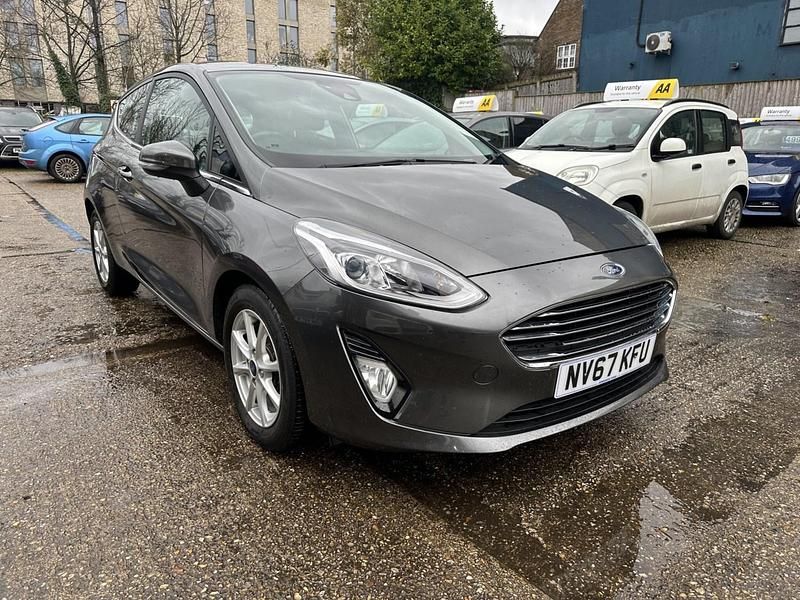 Used Ford Fiesta Zetec 100 HP (73 kW) 2018 Grey Hatchback