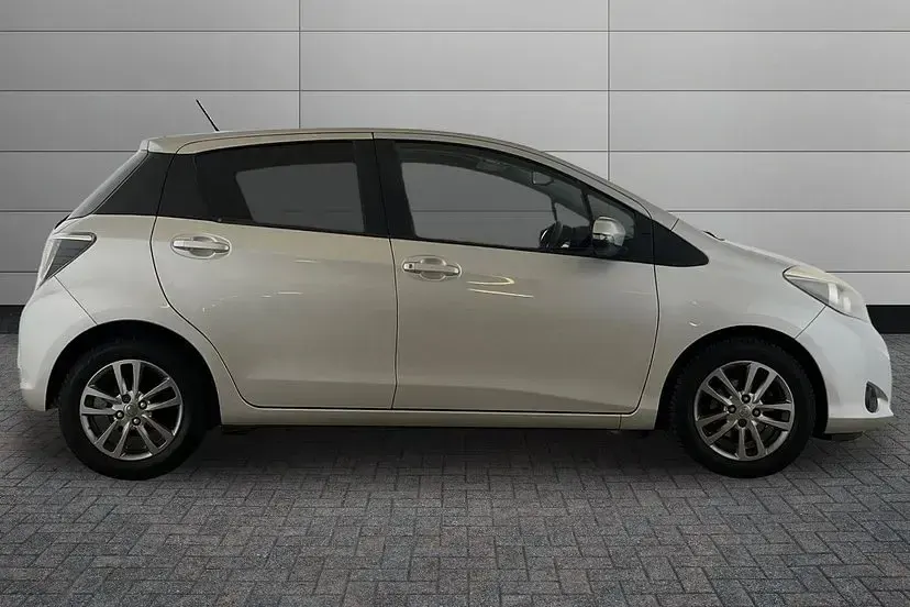 Used Toyota Yaris Plus 101 HP (74 kW) 2014 Tyrol silver Hatchback