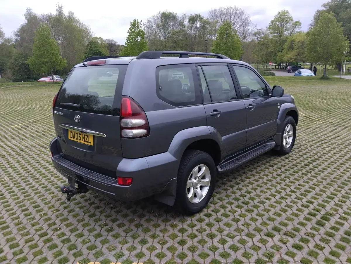 Used Toyota Land Cruiser 2005 Silver SUV