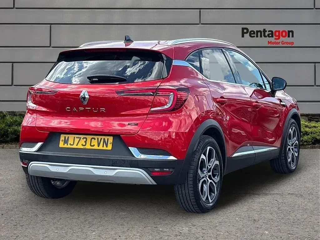 Second-hand Renault Captur Techno 143 CP (105 kW) 2023 Roșu SUV