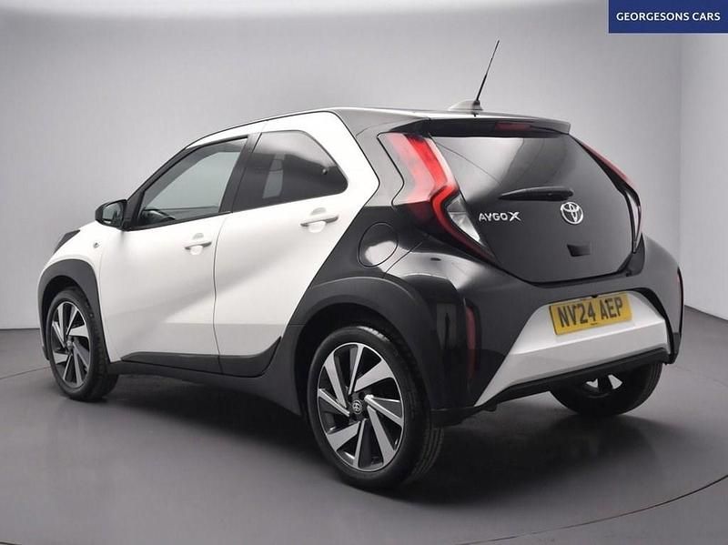 Used Toyota Aygo X 72 HP (52 kW) 2024 White SUV