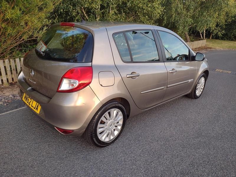 Used Renault Clio IV Expression+ 75 HP (55 kW) 2012 Beige Hatchback