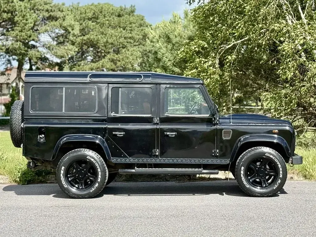 Used Land Rover Defender 122 HP (89 kW) 2008 Black Estate