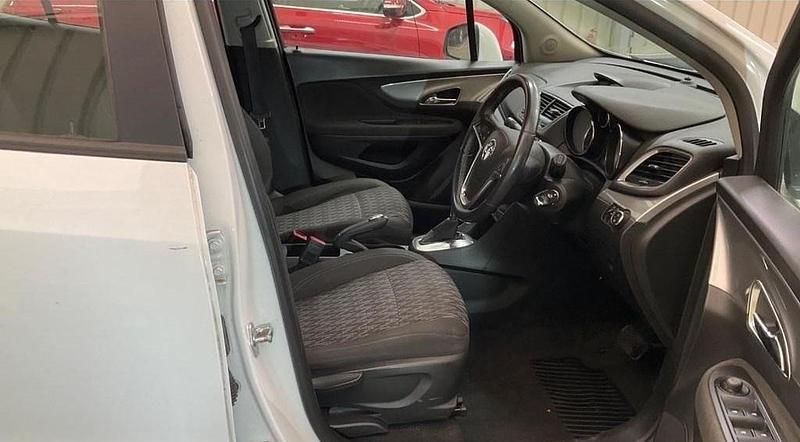 Used Vauxhall Mokka 140 HP (102 kW) 2016 White SUV