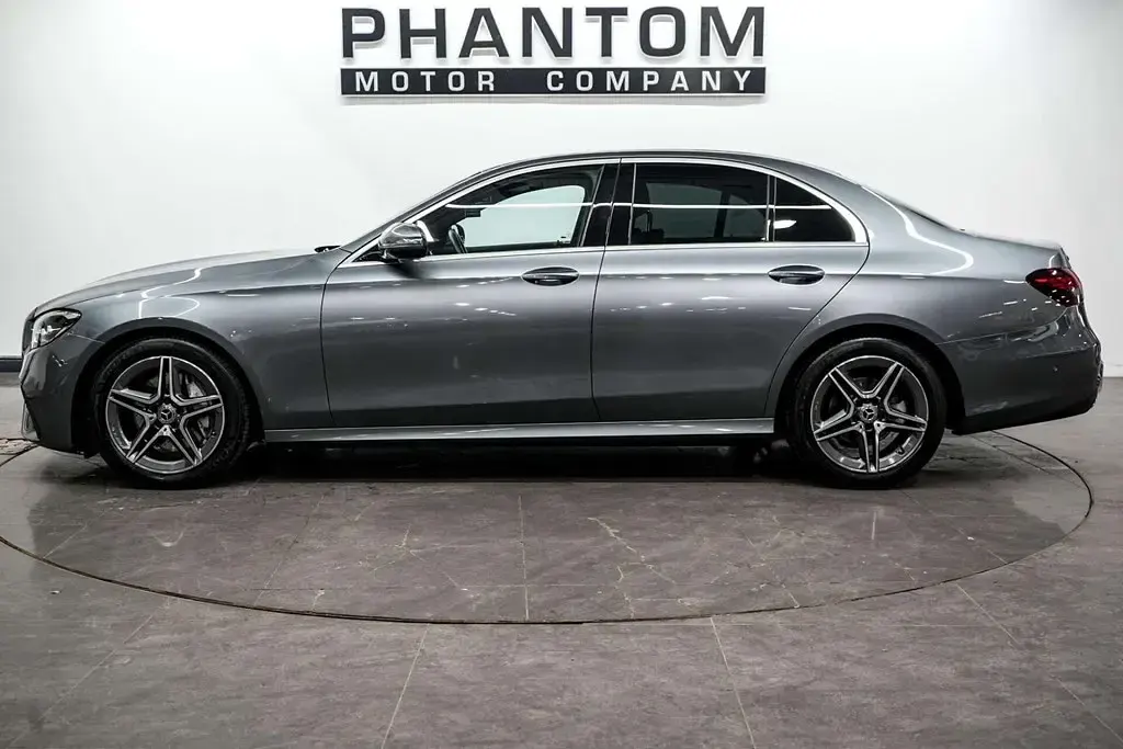 Begagnad Mercedes E200 AMG line 2022 Grå Sedan