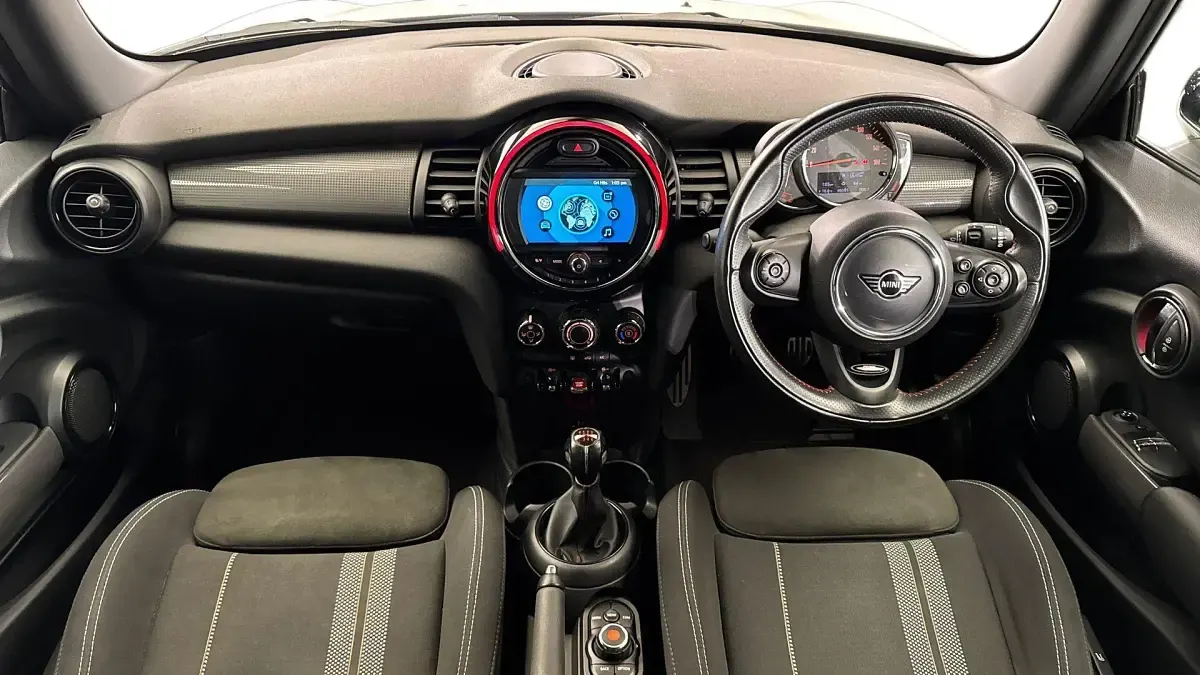 Used Mini Cooper Hatch 134 HP (98 kW) 2019 Silver Hatchback