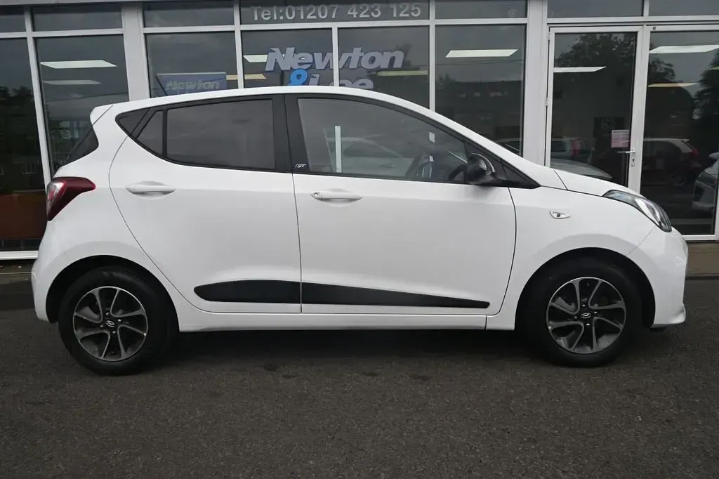 Used Hyundai i10 GO! 67 HP (49 kW) 2018 White Hatchback