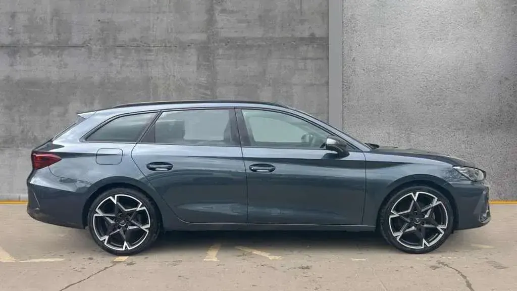 Used Cupra Leon 150 HP (110 kW) 2025 Grey Estate