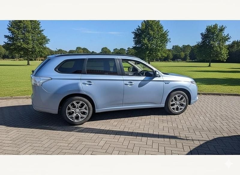 Used Mitsubishi Outlander P-HEV 2015 Blue Estate