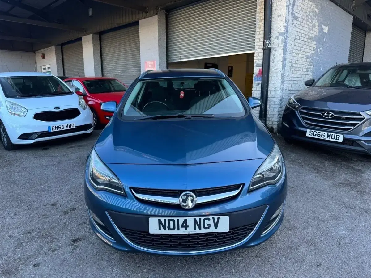 Second-hand Vauxhall Astra SRi 136 CP (100 kW) 2014 Albastru Break