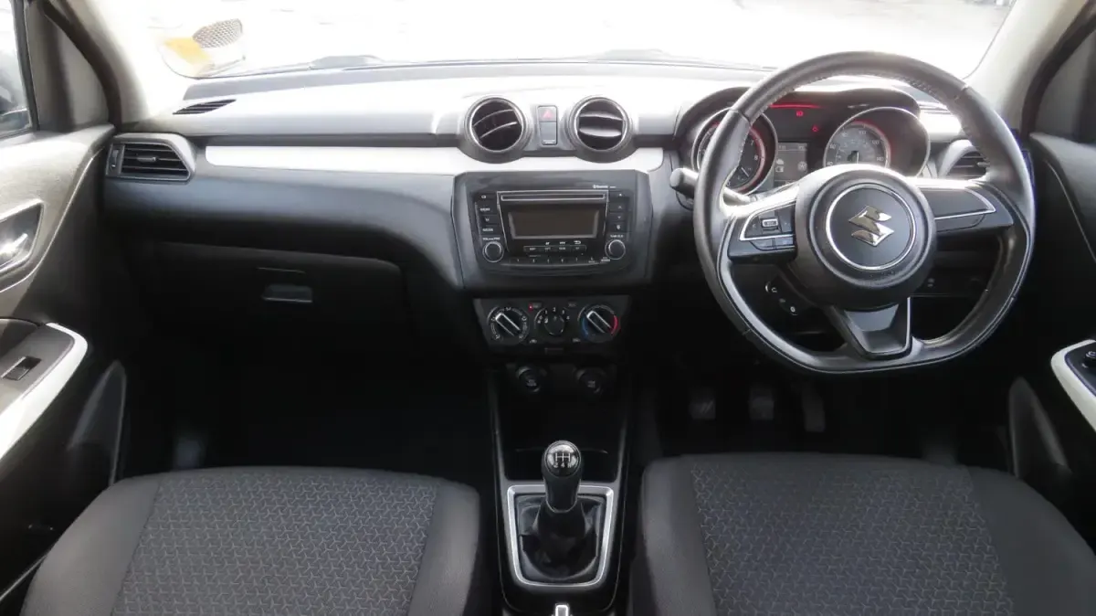 Używany Suzuki Swift SZ3 90 KM (66 kW) 2020 Czarny Hatchback