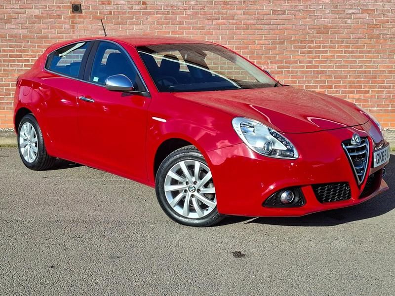 Used Alfa Romeo Giulietta Business 120 HP (88 kW) 2015 Red Hatchback
