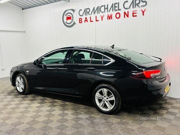Used Vauxhall Insignia SRi 136 HP (100 kW) 2019 Black Hatchback