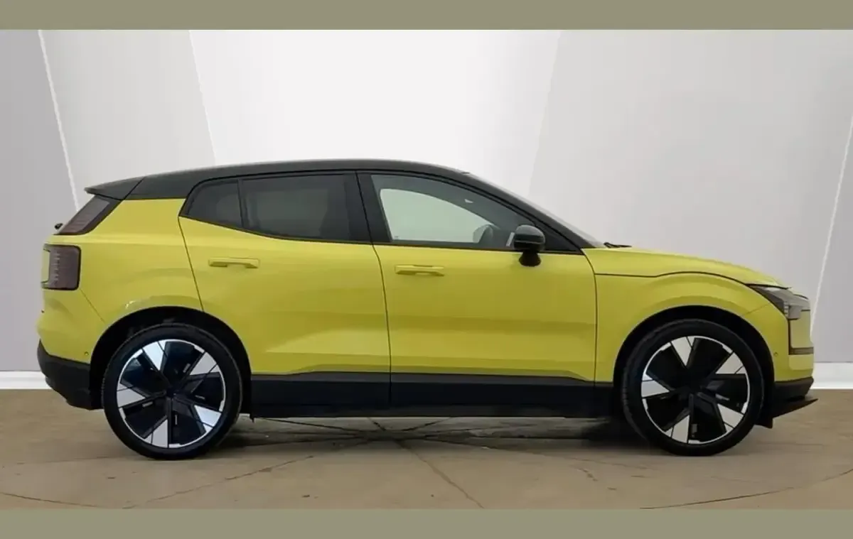 Used Volvo EX30 Performance 314 kW (428 HP) 2025 Yellow SUV