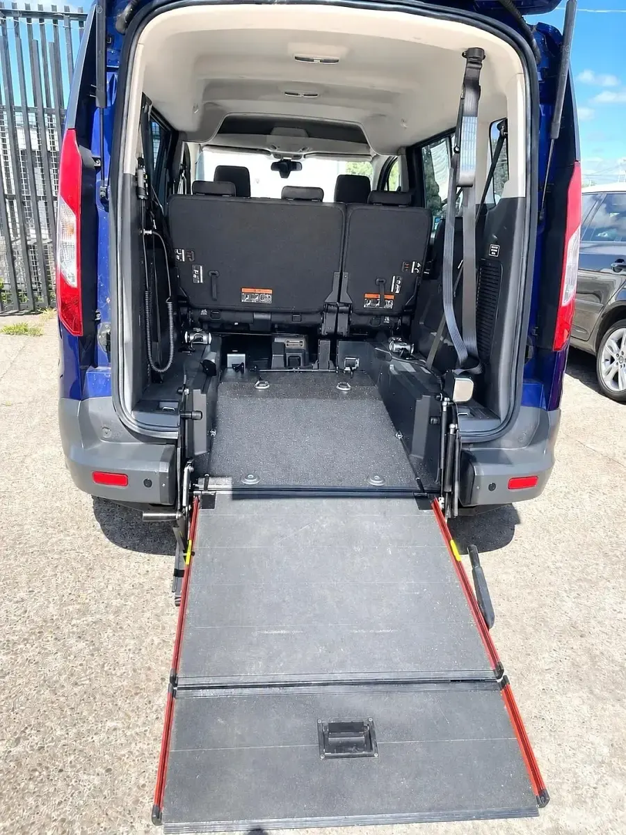 Used Ford Tourneo Connect Zetec 2016 Blue MPV
