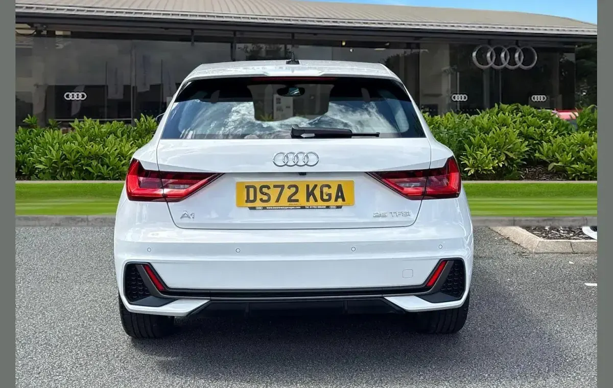 Used Audi A1 S-Line 94 HP (69 kW) 2023 White SUV