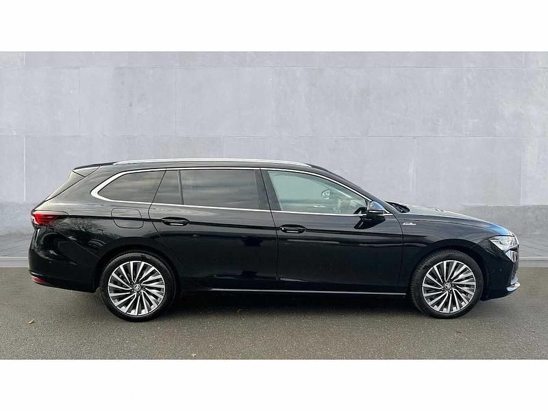 Used Skoda Superb LAURIN & KLEMENT 193 HP (141 kW) 2025 Midnight black metallic Estate