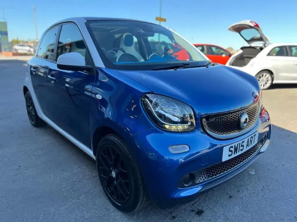 Used Smart ForFour Premium 90 HP (66 kW) 2015 Blue Hatchback