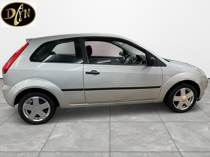 Used Ford Fiesta Zetec 2006 Silver Hatchback