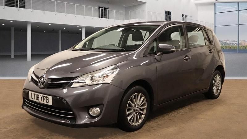 Used Toyota Verso 147 HP (108 kW) 2018 Decuma grey MPV