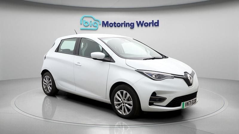 White Used 2021 Renault Zoe Iconic Hatchback | £9,200 (Fair price) - Image 1/4