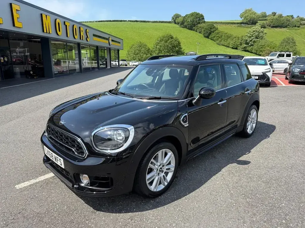 Używany Mini Cooper S Countryman Exclusive 192 KM (141 kW) 2019 Czarny SUV