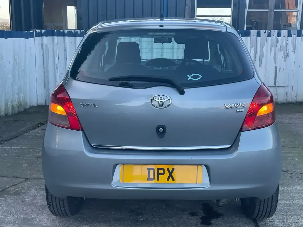Used Toyota Yaris 85 HP (62 kW) 2008 Silver Hatchback