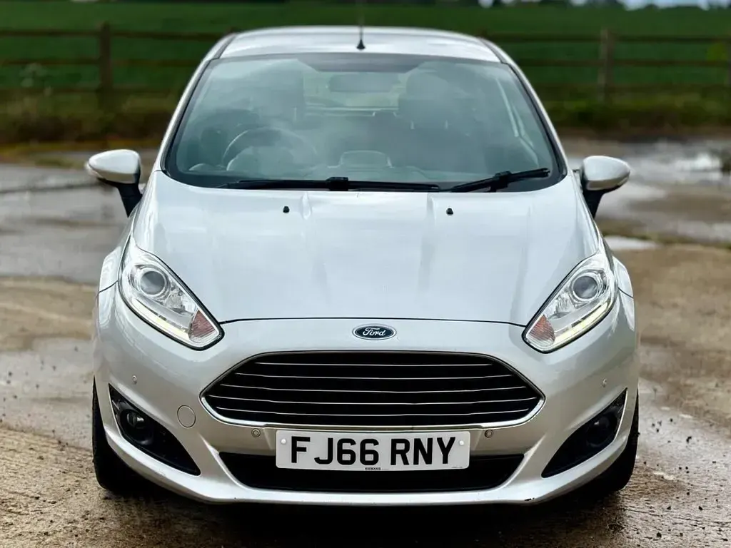 Used Ford Fiesta ST-Line 125 HP (91 kW) 2016 Silver Hatchback