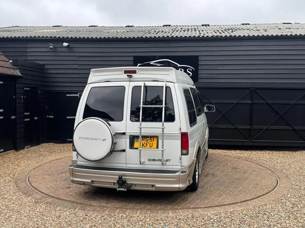 Used Chevrolet Starcraft 2001 White Van