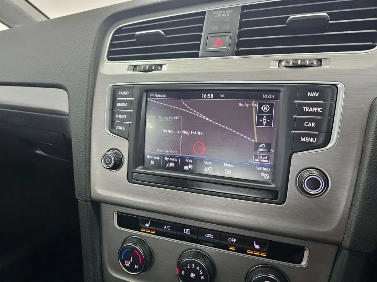 Second-hand VW Golf VII Edition 110 CP (80 kW) 2017 Roșu Hatchback
