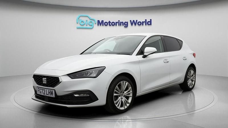 Used Seat Leon SE Dynamic 150 HP (110 kW) 2022 White Hatchback