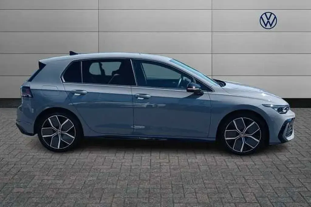 Second-hand VW Golf VIII 150 CP (110 kW) 2025